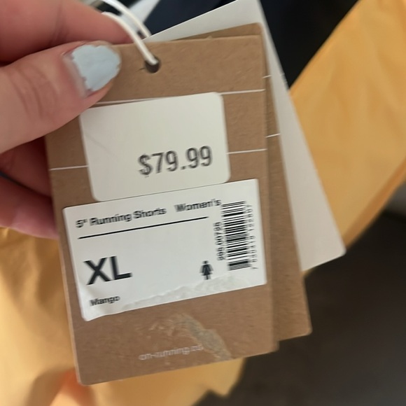 New!! On Running women's 5" shorts - Picture 7 of 7